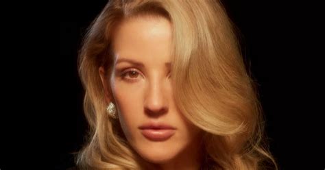 Ellie Goulding strips naked as she wears nothing but her heels in ...